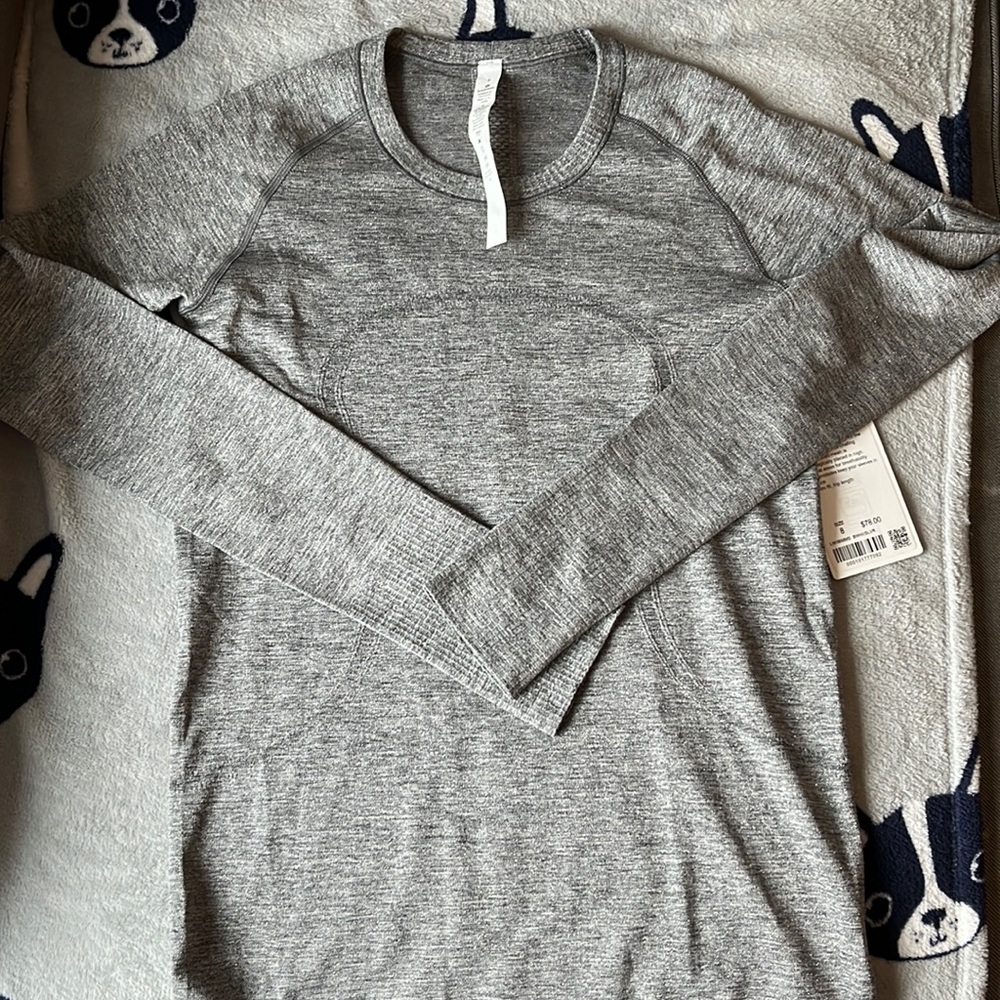 Lululemon NWT slight sparkle, rare, size 8. From a pet and smoke free home